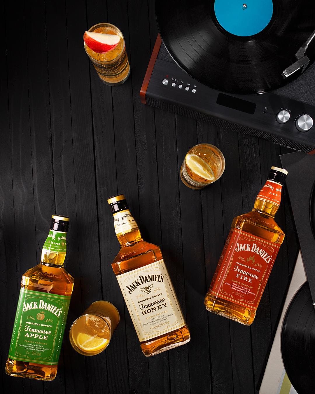 Jack Daniel'S Tennessee Apple Flavored Whiskey - Image 2